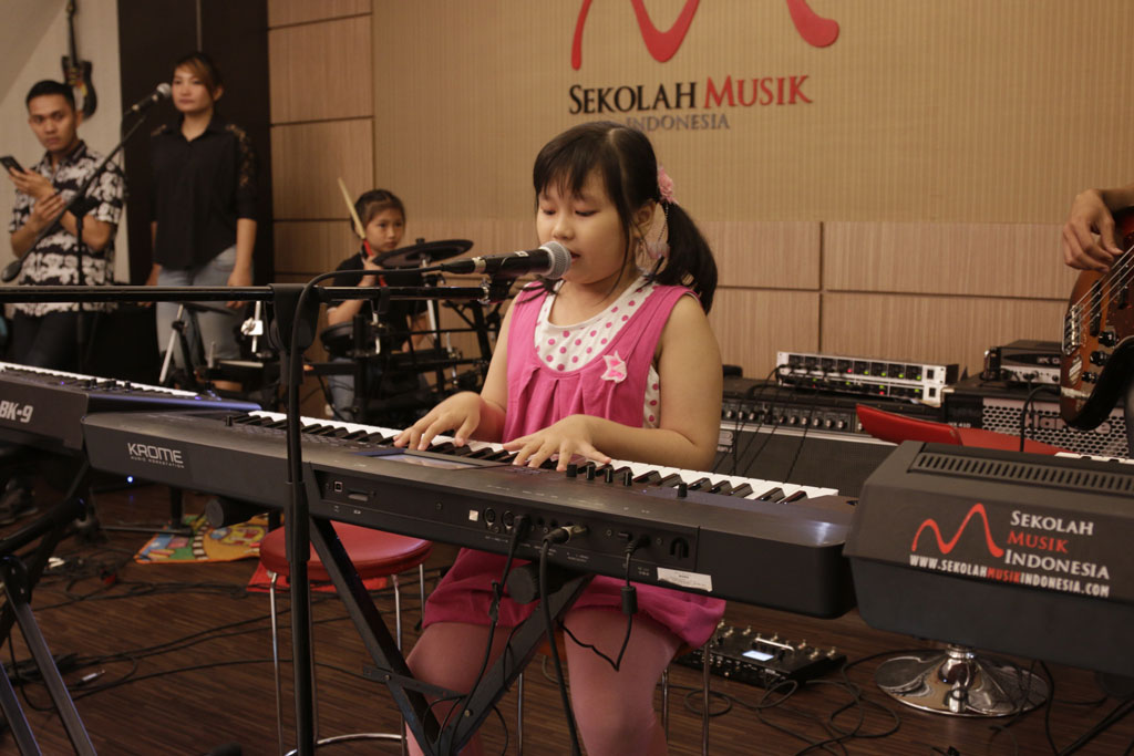 Mendiskusikan Hasil Pengamatan dengan Anak - sekolahmusikindonesia.id