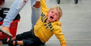mengatasi temper tantrum pada anak
