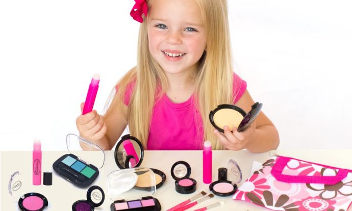 Anak Bermain Makeup