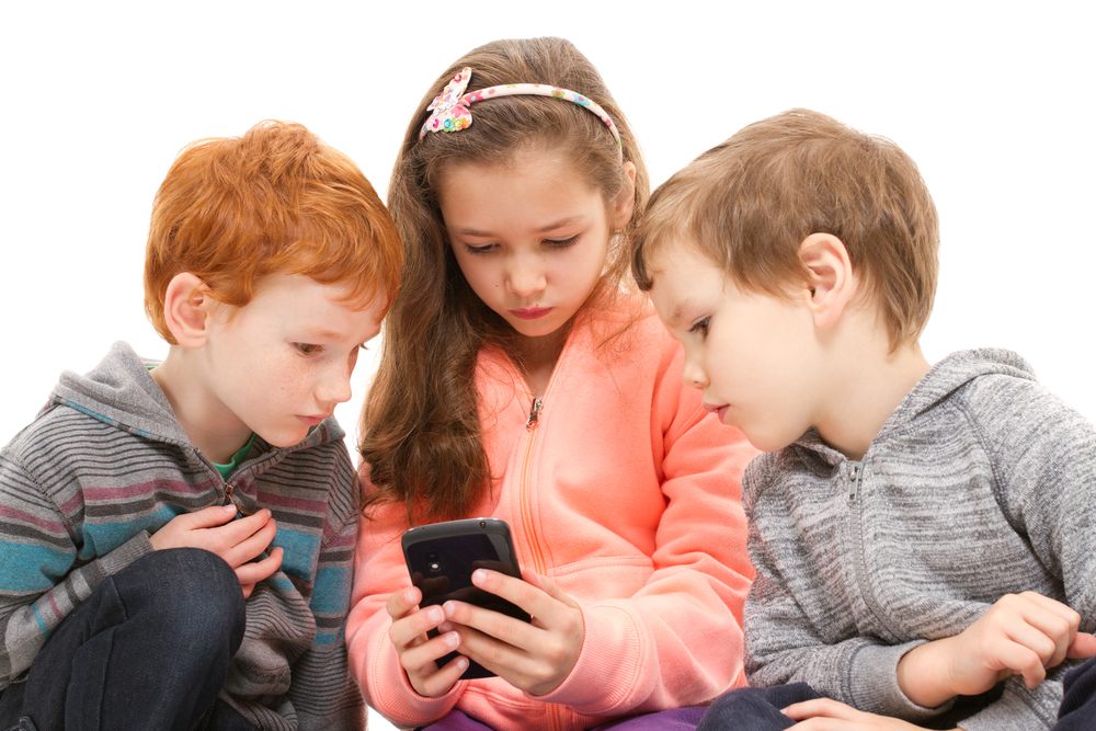 Mengenalkan Teknologi pada Anak