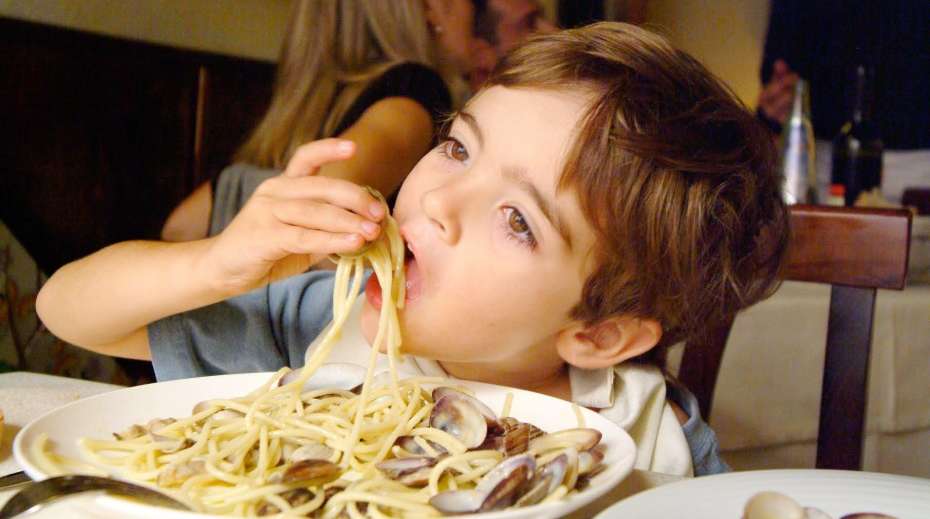  Anak  Makan  Terlalu Banyak Begini Cara Menghadapinya 