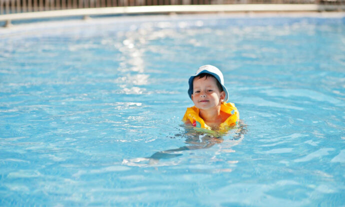 Cara Mengajarkan Anak Berenang Yang Efektif