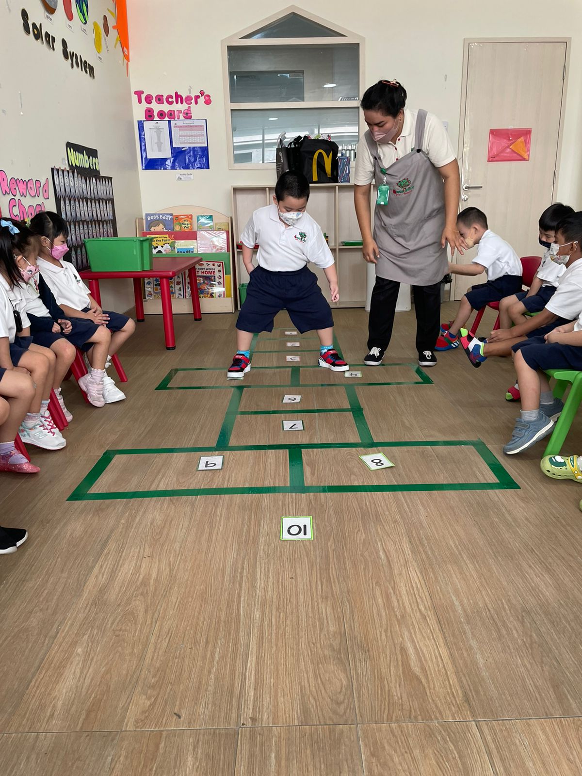 membentuk karakter anak di apple tree preschool BSD