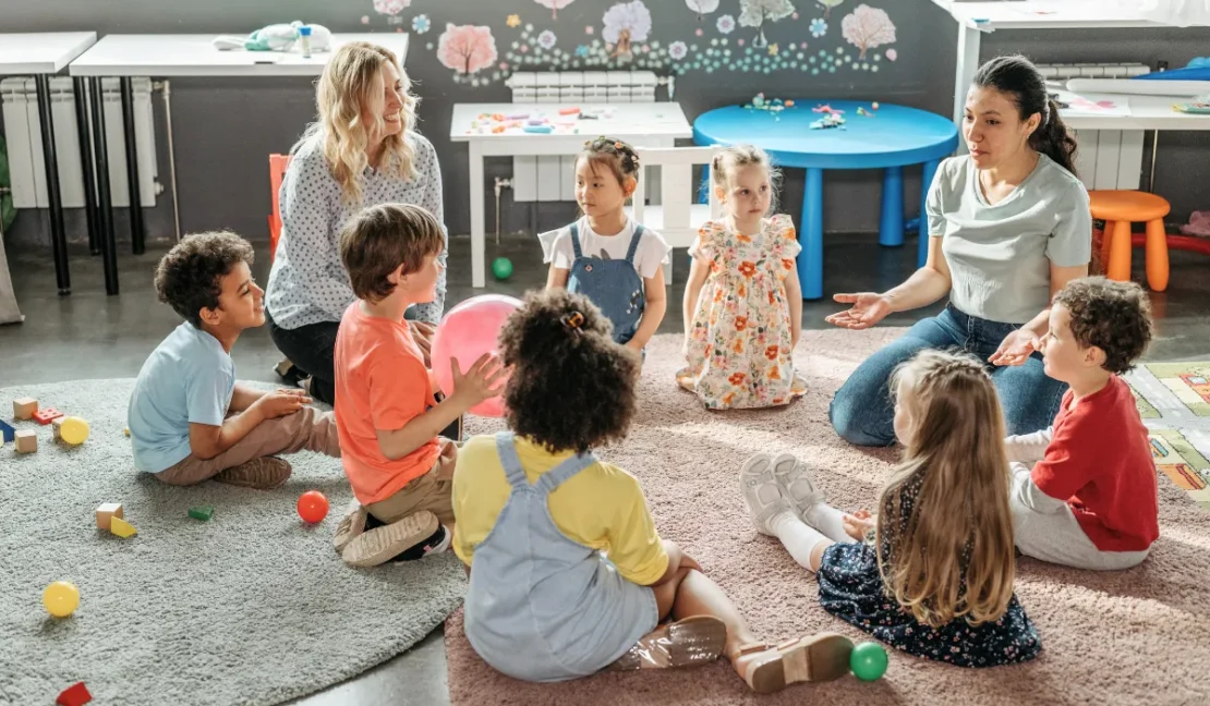 7 Tips Mengembangkan Empati Anak & Kepedulian Sosial