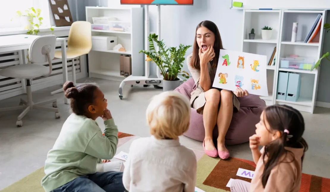 Anak belajar membaca