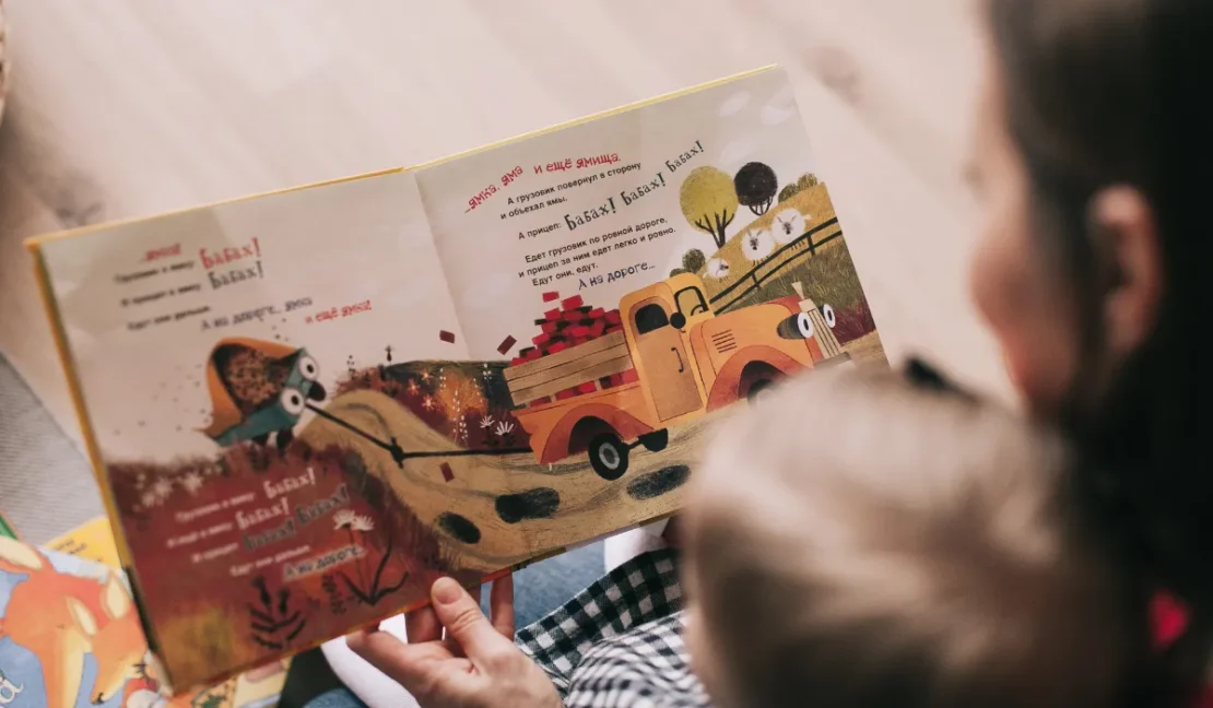 Membacakan Dongen Anak_appleTree