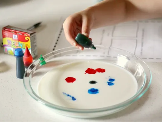 eksperimen sains Magic Milk Experiment