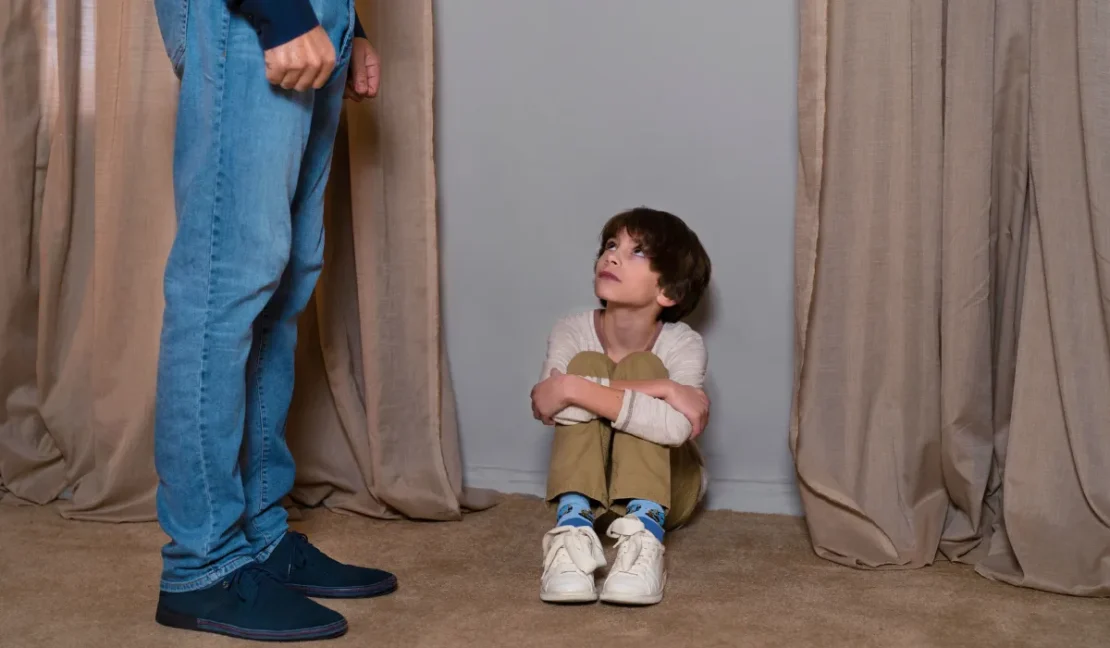 kids talking to strangers online