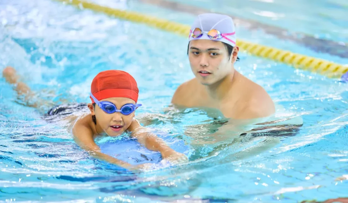 kids swimming 