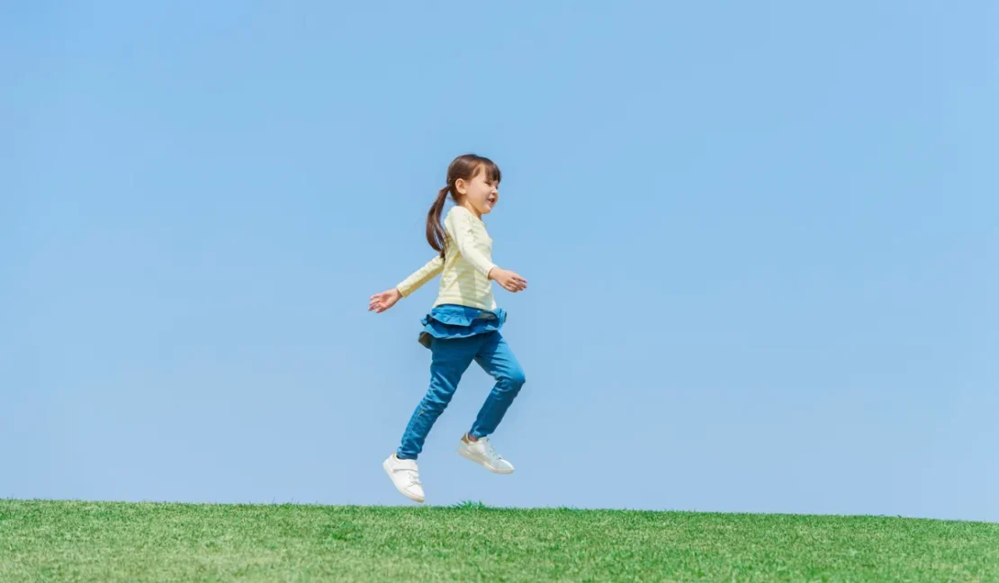 Tahapan Mengajarkan Anak Melompat dengan Aman