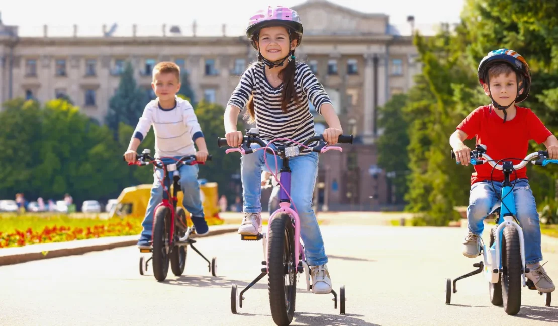 Tips dan Trik Mengajarkan Anak Naik Sepeda Roda Tiga dengan Mudah