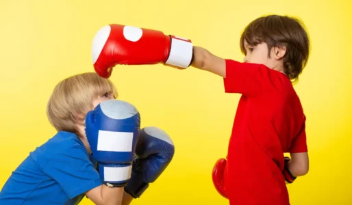 Cara Mengatasi Kebiasaan Anak Suka Memukul