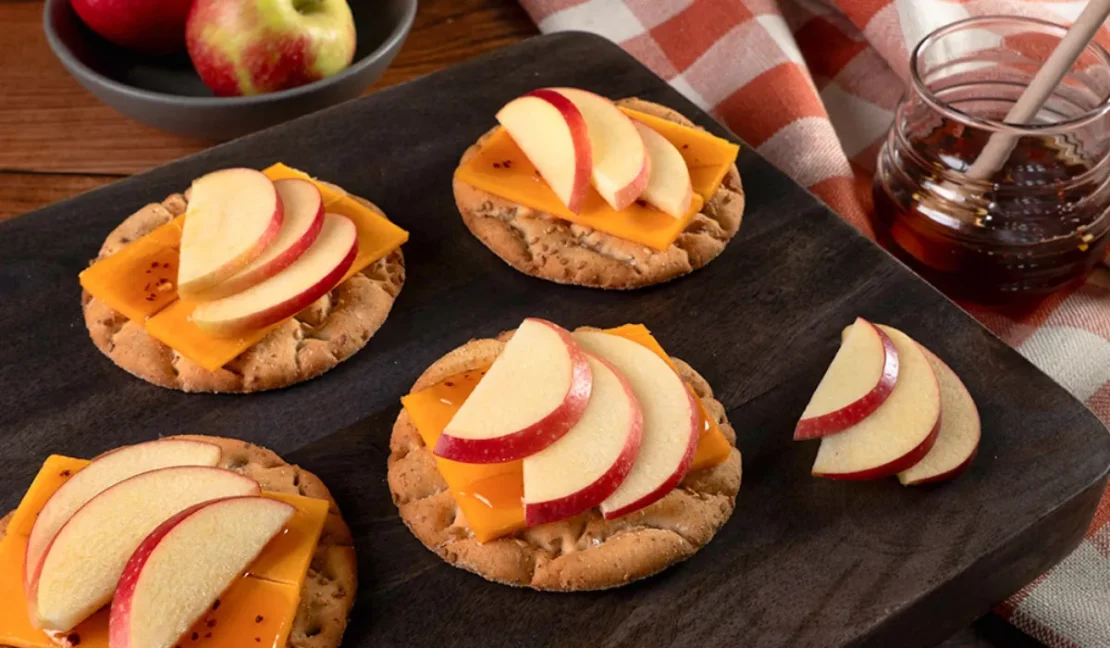 Cheese and Whole Grain Crackers with Apple Slices_www.appletreebsd.com
