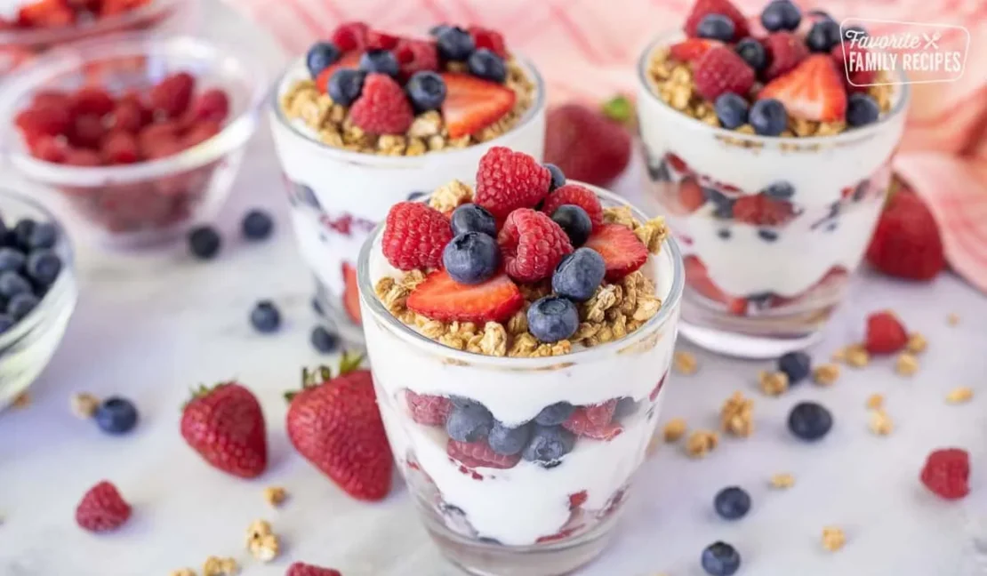 Yogurt Parfait Cups with Granola and Berries_www.appletreebsd.com