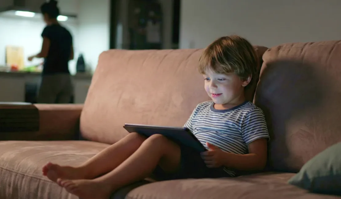 Eye health for kids / anak bermain ipad