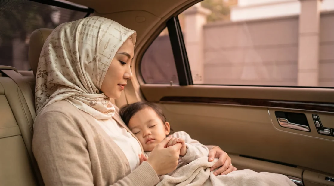 cara-orangtua-tetap-tenang-hadapi-anak-rewel-di-mobil_www.appletreebsd.com