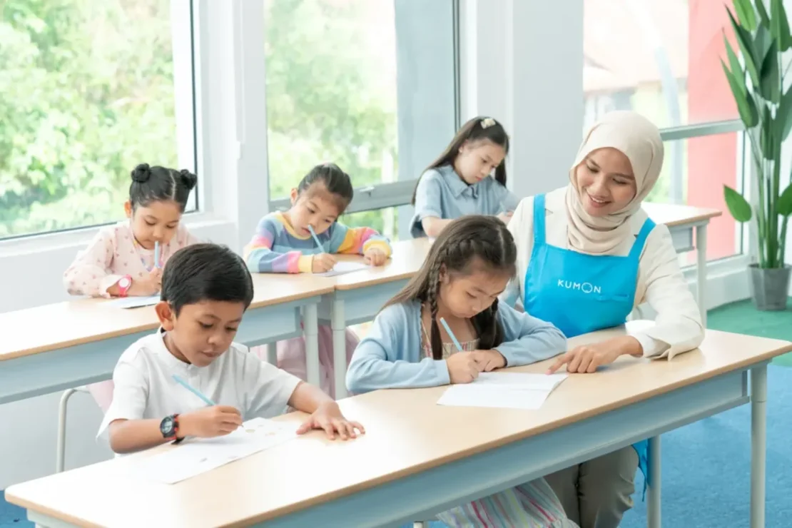 2.-Kumon-Educenter-BSD_www.educenter.id_-1049x700_www.appletreebsd.com