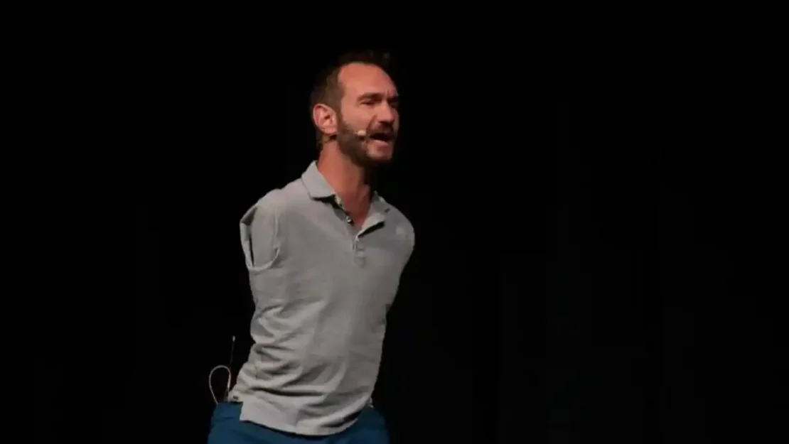 6-tokoh-inspiratif-Nick Vujicic-tanpa-lengan-kaki-bersyukur_www.appletreebsd.com